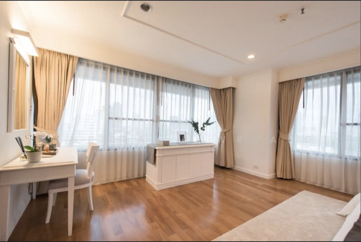 Phra Ram 9 Skyline Condo