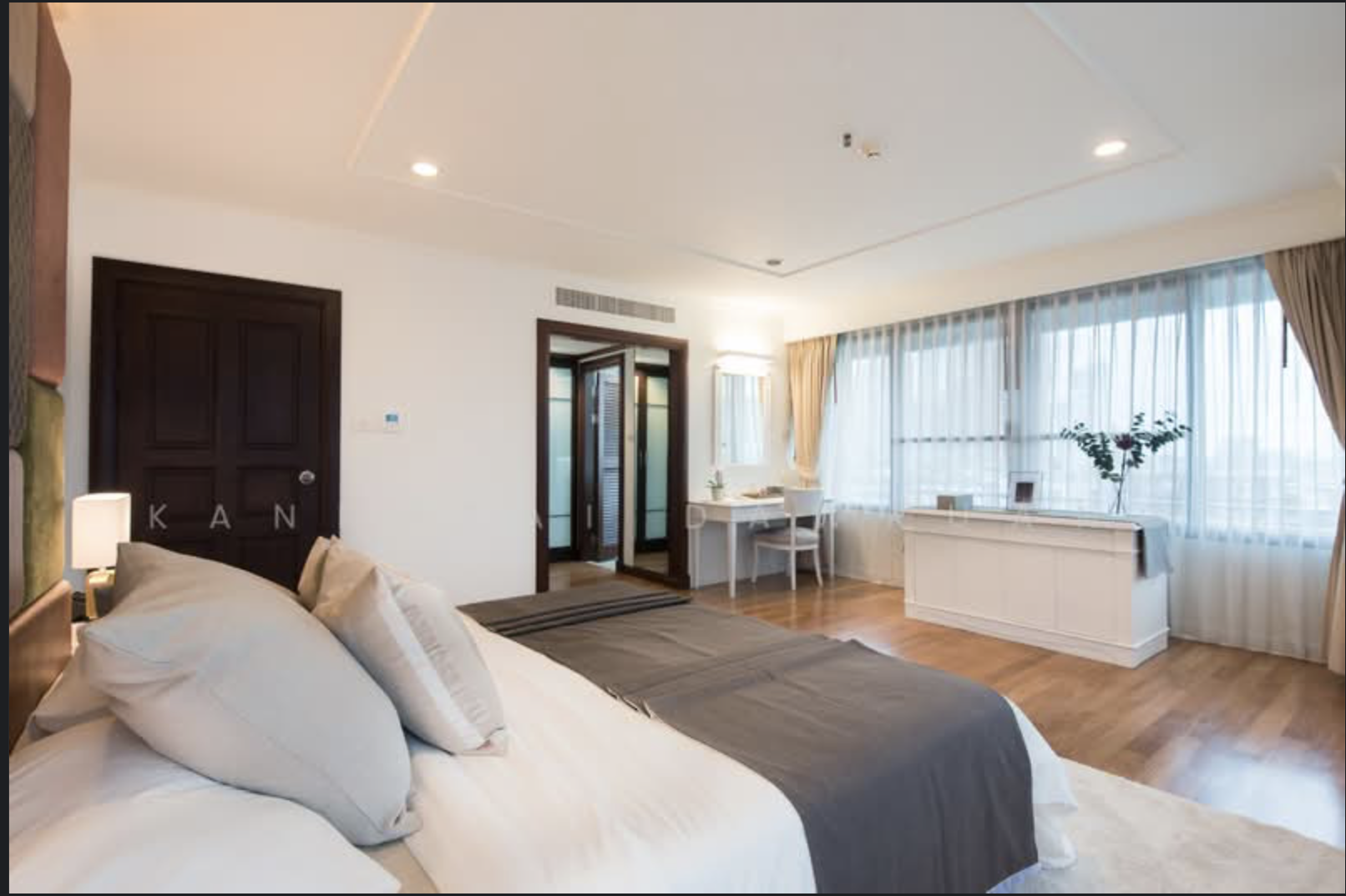Phra Ram 9 Skyline Condo